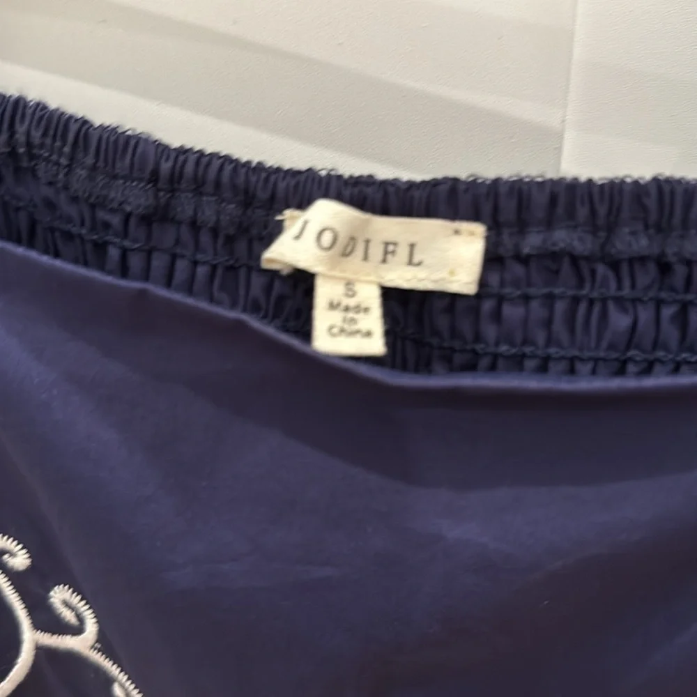 JODIFL Navy Blouse with White Embroidery NEW Small - Picture 5 of 5